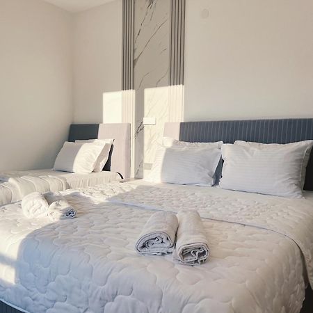 Apartments Fat E Jet - Pool & Breakfast ウルツィニ エクステリア 写真