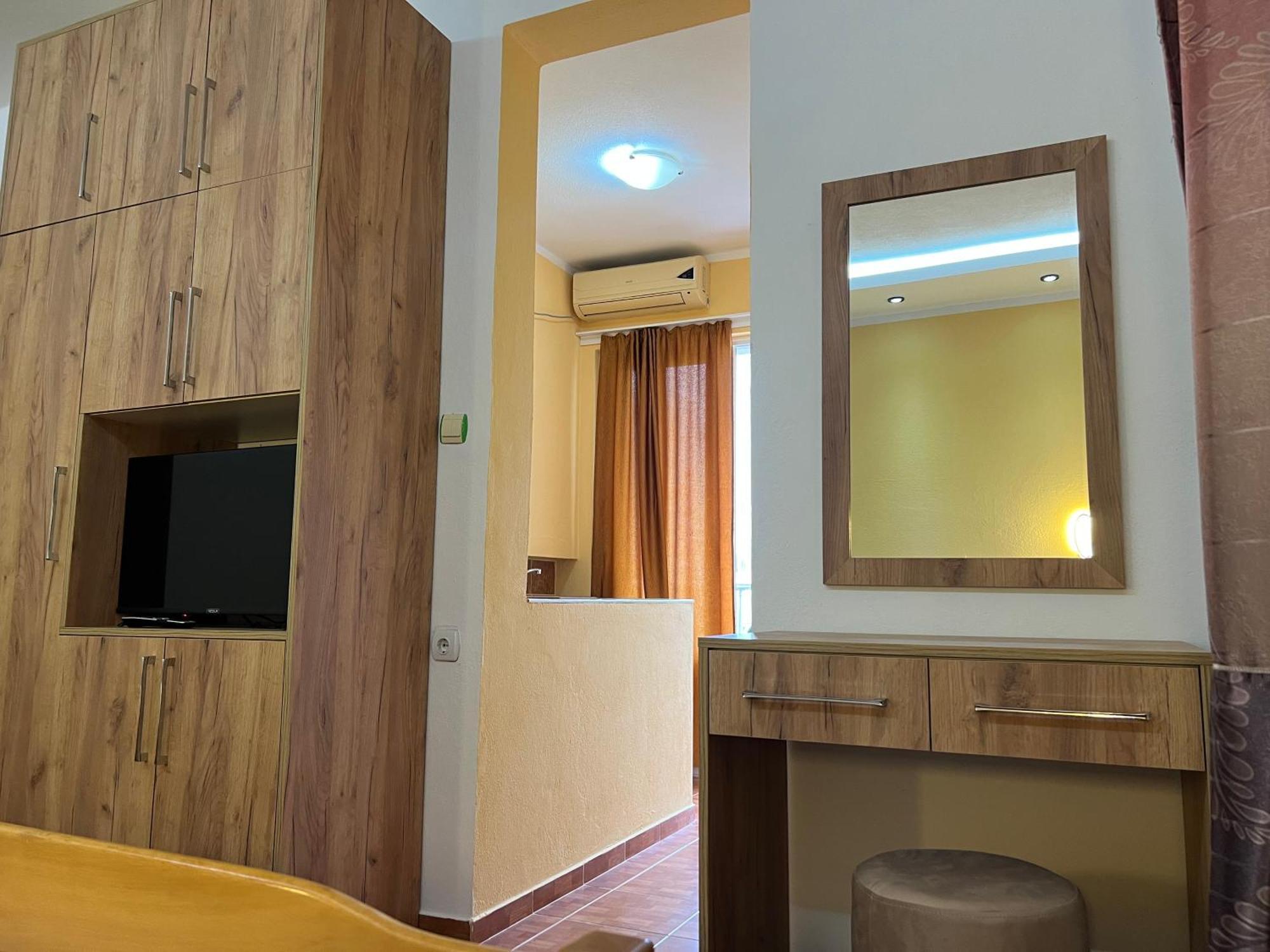 Apartments Fat E Jet - Pool & Breakfast ウルツィニ エクステリア 写真