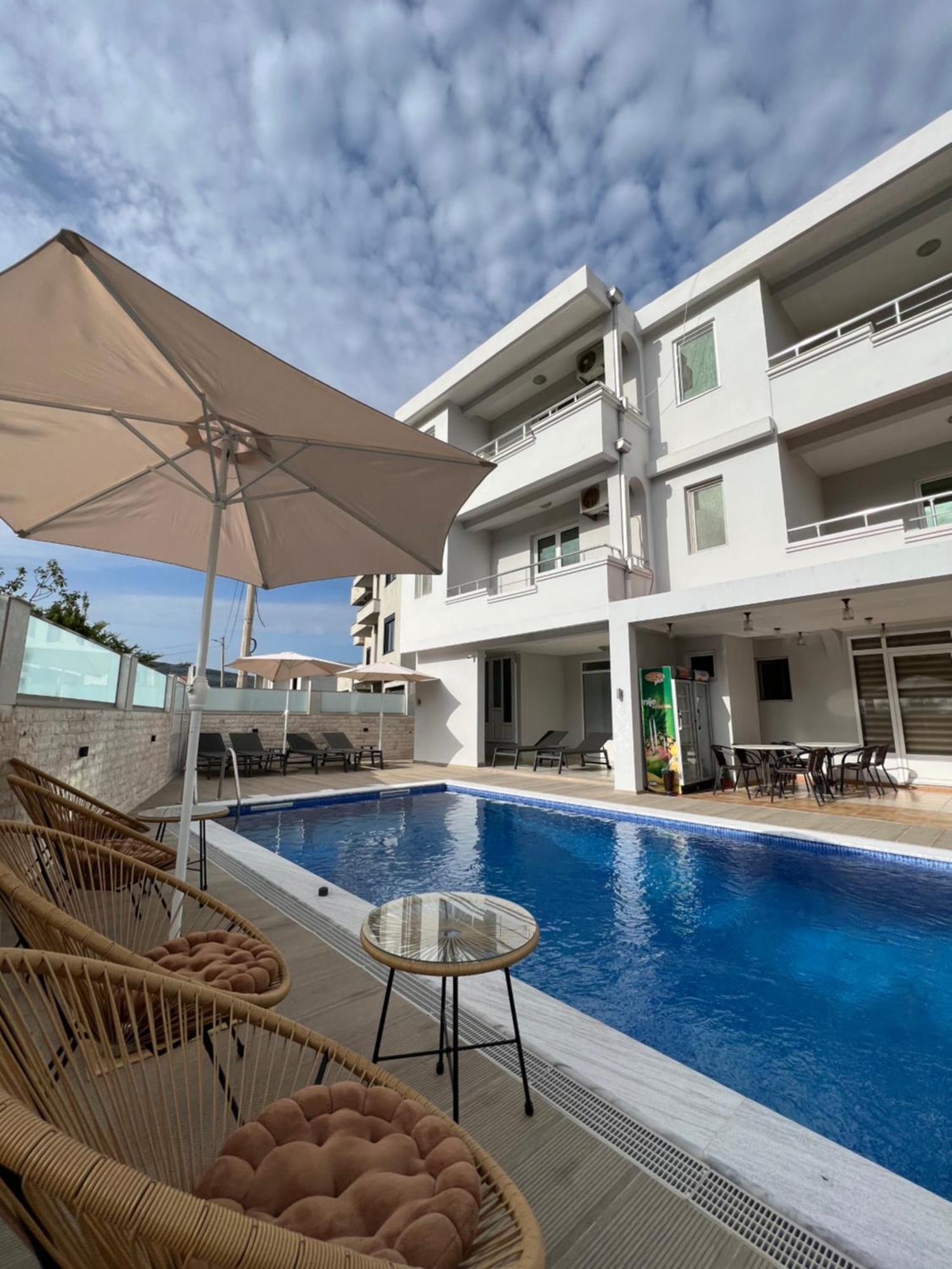 Apartments Fat E Jet - Pool & Breakfast ウルツィニ エクステリア 写真