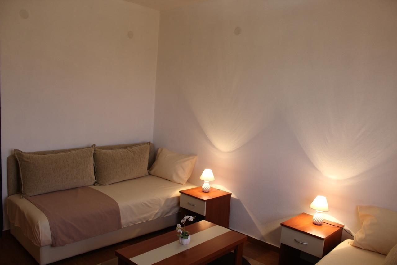 Apartments Fat E Jet - Pool & Breakfast ウルツィニ エクステリア 写真