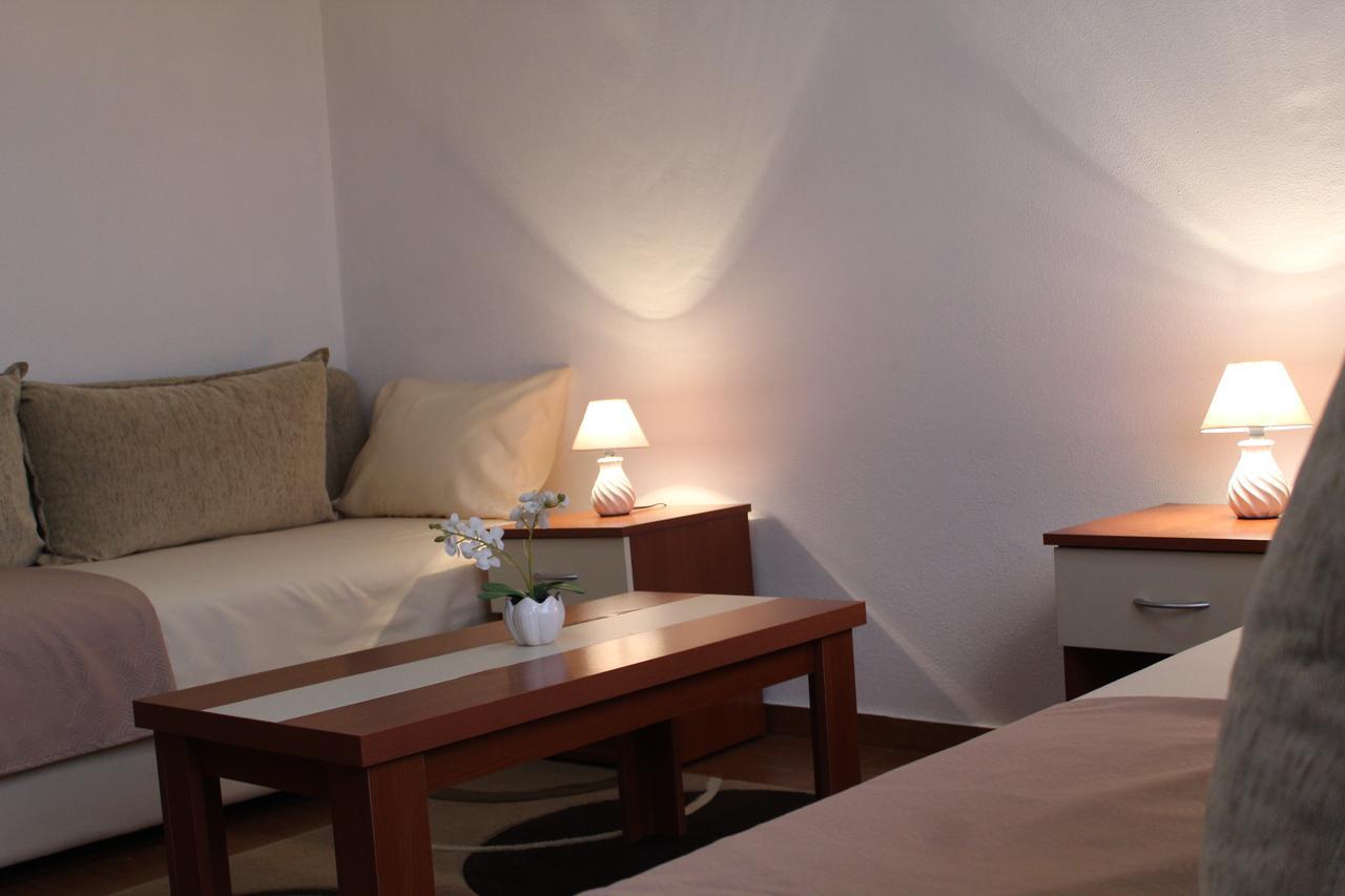 Apartments Fat E Jet - Pool & Breakfast ウルツィニ エクステリア 写真